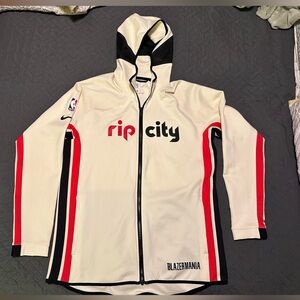 Like new Portland Trailblazers zip up hoodie size Large